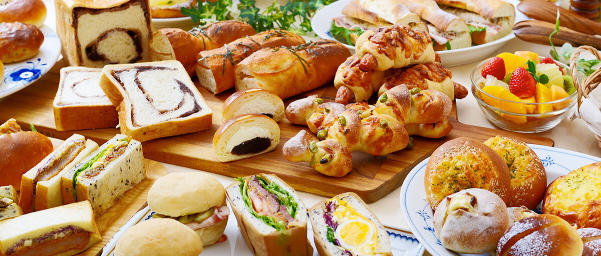 色々な種類のパンも数多く取り揃えています。